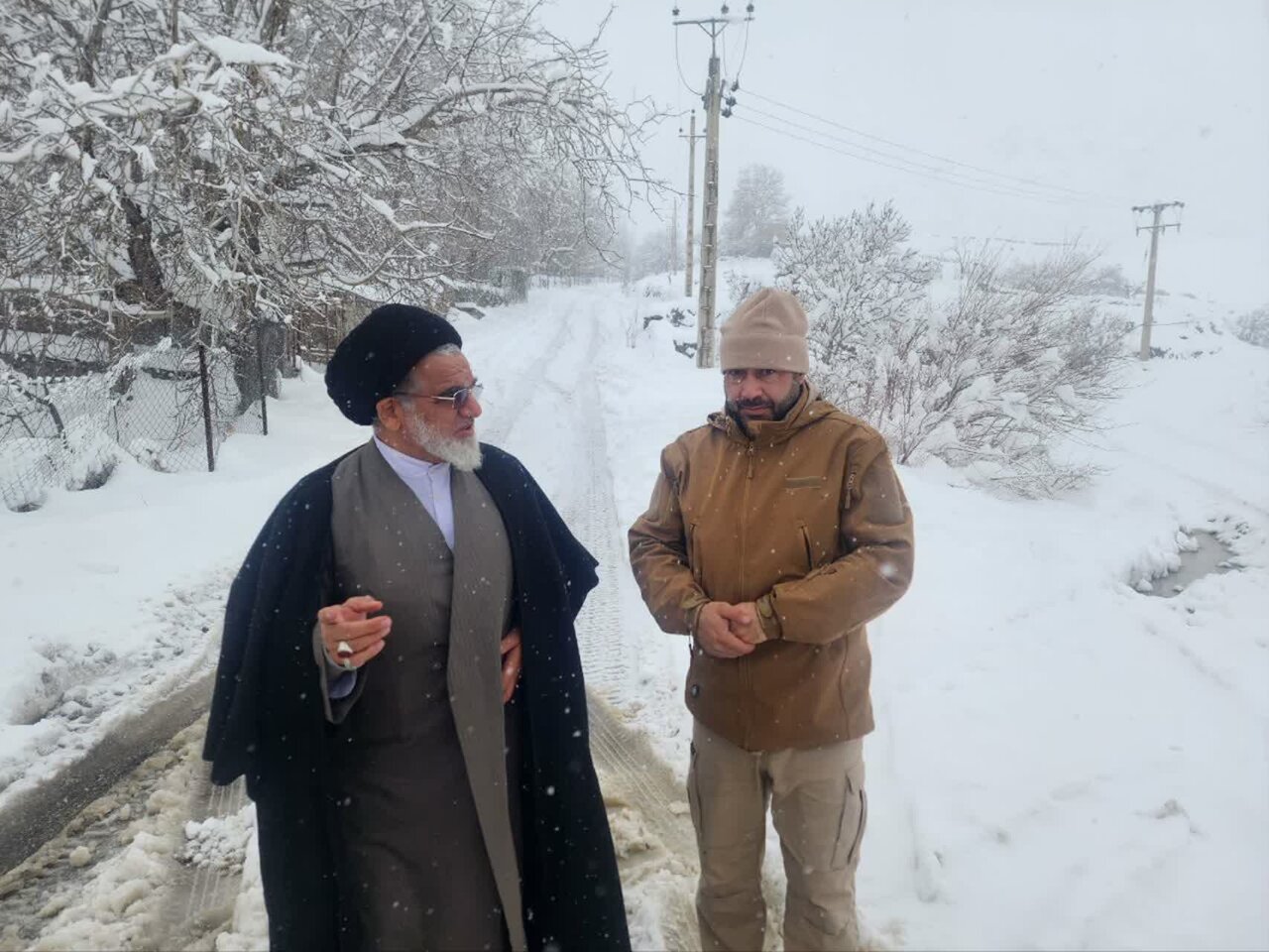 امام جمعه نطنز وضعیت راههای مواصلاتی در روزهای سرد و برفی منطقه را بررسی کرد+تصاویر