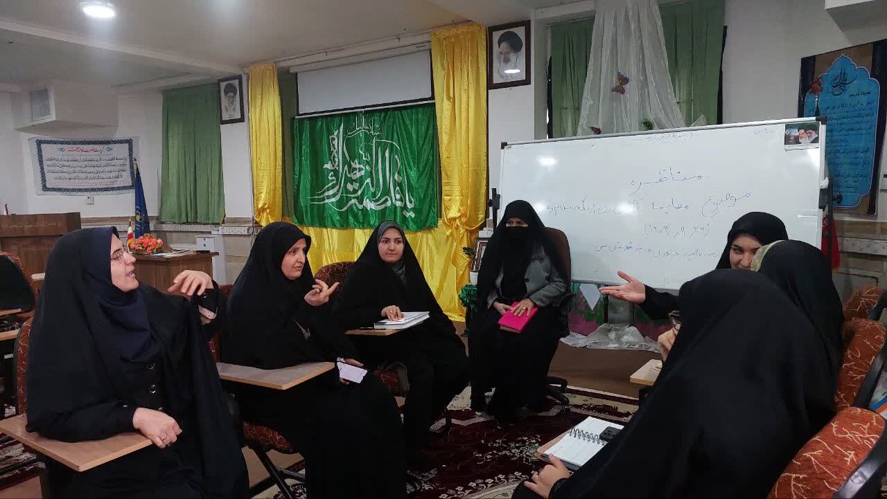 برگزاری مناظره علمی «آزادی زن در اسلام و غرب» در مدرسه علمیه هاجر خمین