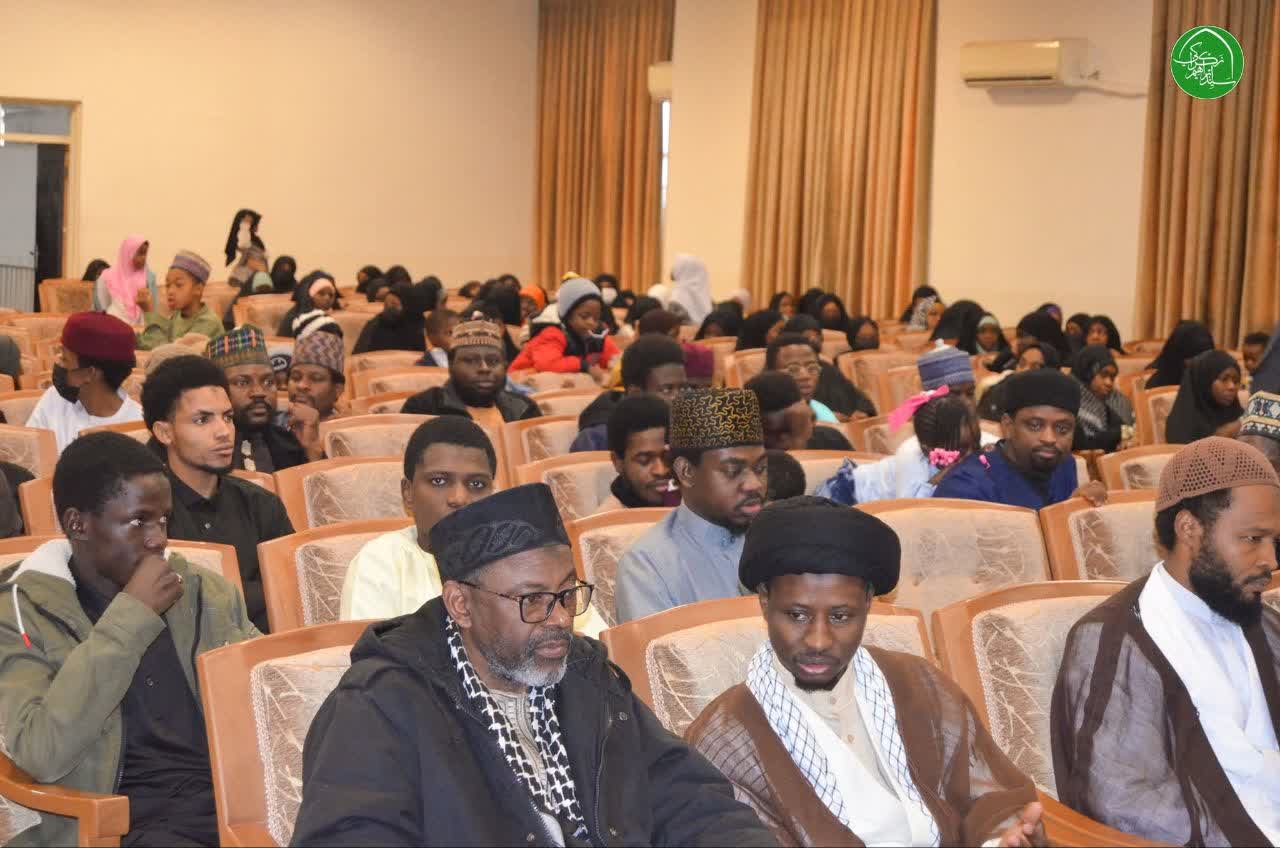 Jagora Imam Zakzaky (H) Ya Gana da Dalibai a Qum