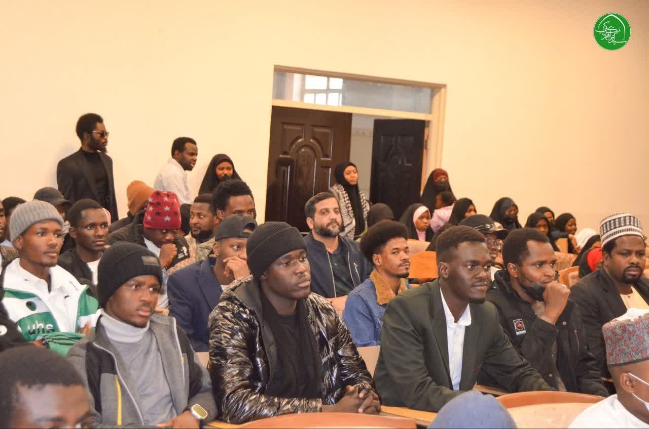 Jagora Imam Zakzaky (H) Ya Gana da Dalibai a Qum