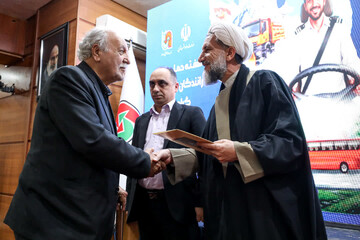 تصاویر/تجلیل رانندگان توسط امام جمعه قزوین