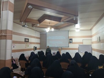 نشست علمی پژوهشی با حضور طلاب در مدرسه علمیه فاطمیه نجف آباد برگزار شد