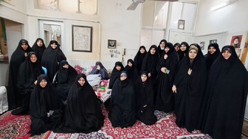 دیدار طلاب مدرسه علمیه  فاطمه الزهرا(س) اردکان با مادر شهید مروتی