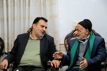 خانواده‌ شهدا، چراغ راه جامعه و الگوی صبر و استقامت هستند