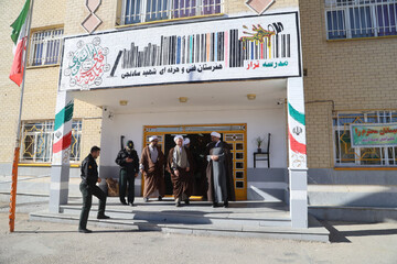 تصاویر / بازدید نماینده ولی فقیه در استان همدان از فعالیت‌های دانش آموزان کبودرآهنگ