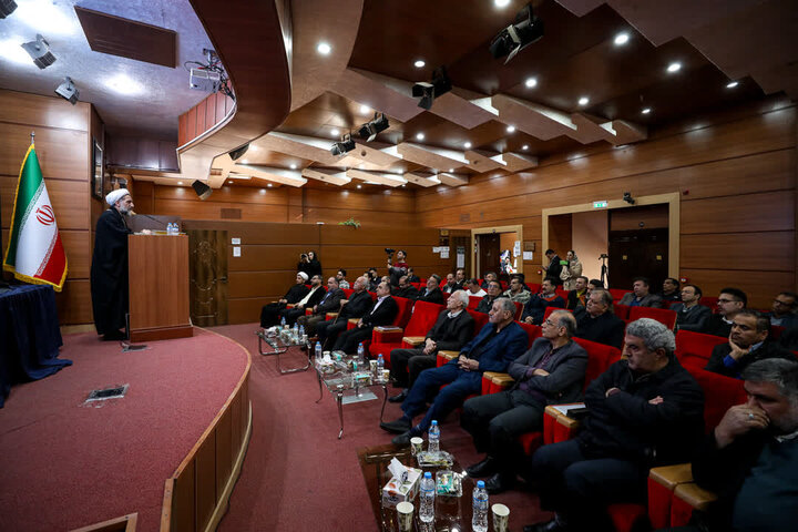 تصاویر / تجلیل از رانندگان توسط امام جمعه قزوین