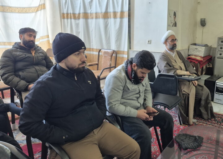 تصاویر/ جلسه دفاعیه تحقیق پایانی طلبه مدرسه علمیه آیت‌الله مدنی کاشانی(ره)