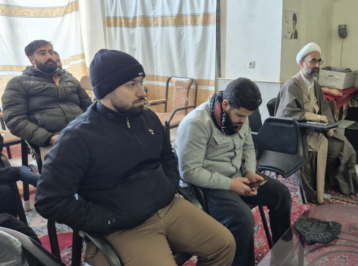 تصاویر/ جلسه دفاعیه تحقیق پایانی طلبه مدرسه علمیه آیت‌الله مدنی کاشانی(ره)