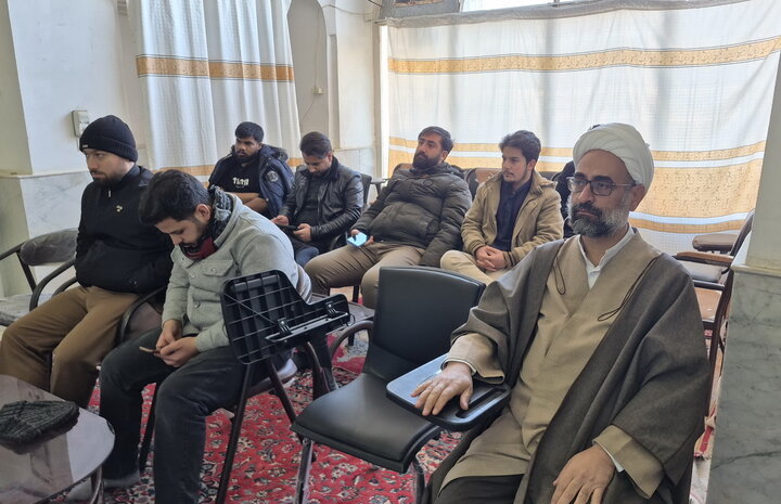 تصاویر/ جلسه دفاعیه تحقیق پایانی طلبه مدرسه علمیه آیت‌الله مدنی کاشانی(ره)