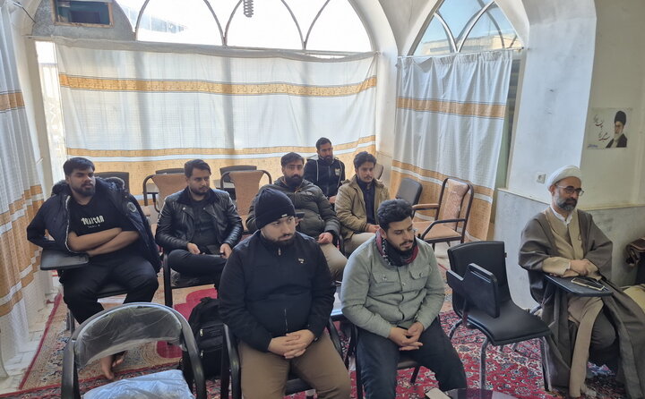 تصاویر/ جلسه دفاعیه تحقیق پایانی طلبه مدرسه علمیه آیت‌الله مدنی کاشانی(ره)