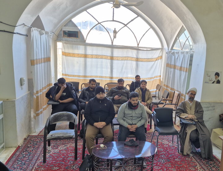 تصاویر/ جلسه دفاعیه تحقیق پایانی طلبه مدرسه علمیه آیت‌الله مدنی کاشانی(ره)