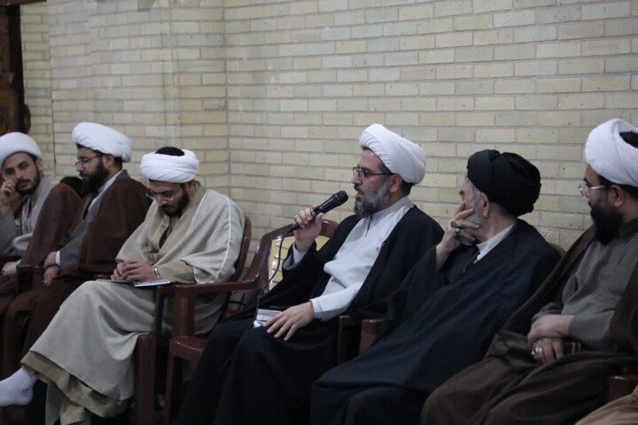 تصاویر|کرسی آزاد اندیشی با موضوع «آینده شغلی طلبه» در مدرسه امام صادق(ع)