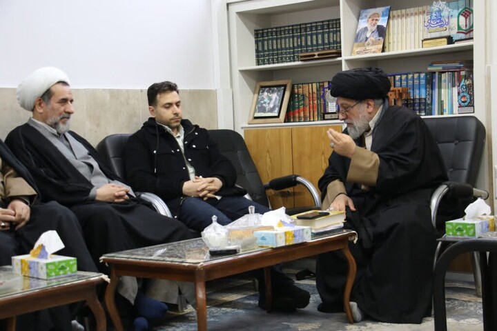 تصاویر|دیدار جمعی از مسئولین مرکز مدیریت حوزه علمیه اصفهان با آیت الله حکیم