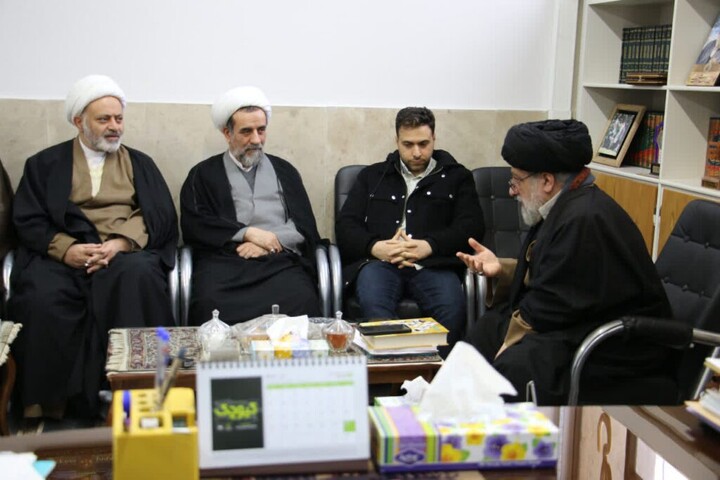 تصاویر|دیدار جمعی از مسئولین مرکز مدیریت حوزه علمیه اصفهان با آیت الله حکیم