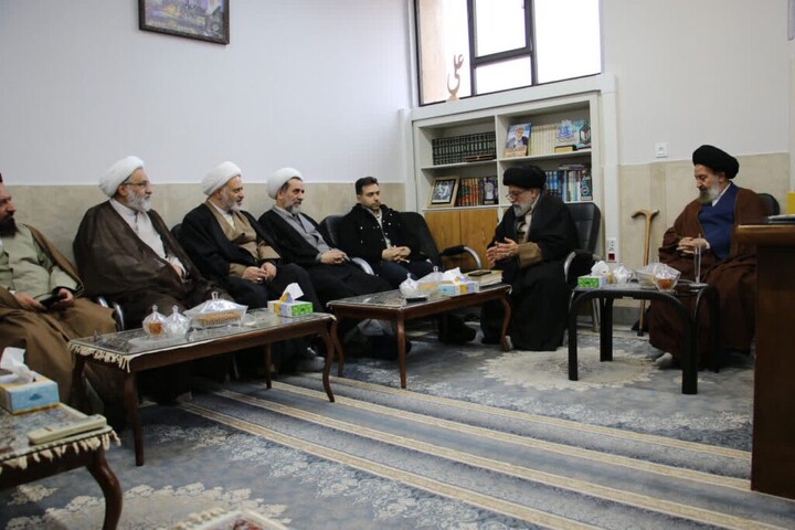 تصاویر|دیدار جمعی از مسئولین مرکز مدیریت حوزه علمیه اصفهان با آیت الله حکیم