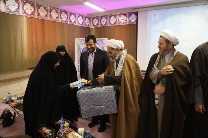 تصاویر / همایش مشترک ائمه جمعه استان، مدیران مدارس علمیه خواهران و اعضای هیئت امنای حوزه علمیه خواهران استان در شهر کبودرآهنگ
