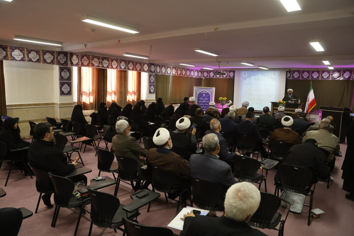 تصاویر / همایش مشترک ائمه جمعه استان، مدیران مدارس علمیه خواهران و اعضای هیئت امنای حوزه علمیه خواهران استان در شهر کبودرآهنگ