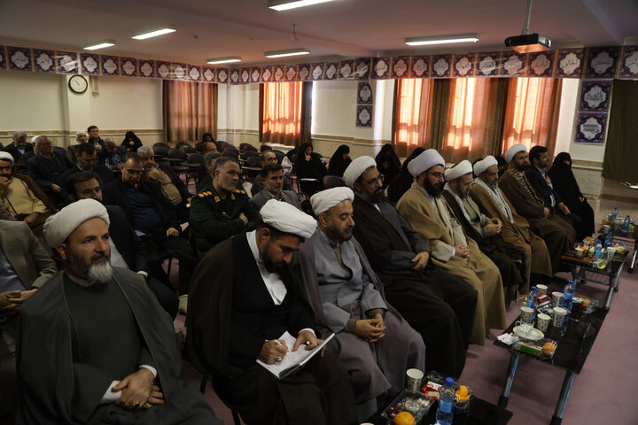 تصاویر / همایش مشترک ائمه جمعه استان، مدیران مدارس علمیه خواهران و اعضای هیئت امنای حوزه علمیه خواهران استان در شهر کبودرآهنگ