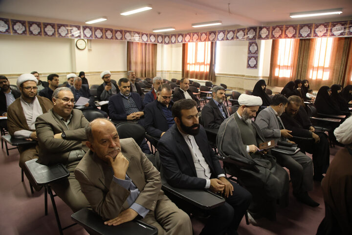 تصاویر / همایش مشترک ائمه جمعه استان، مدیران مدارس علمیه خواهران و اعضای هیئت امنای حوزه علمیه خواهران استان در شهر کبودرآهنگ