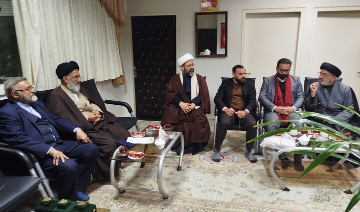 دیدار مشاور تولیت حرم مطهر بانوی کرامت با دست‌اندرکاران همایش سلمان فارسی در عراق + تصاویر