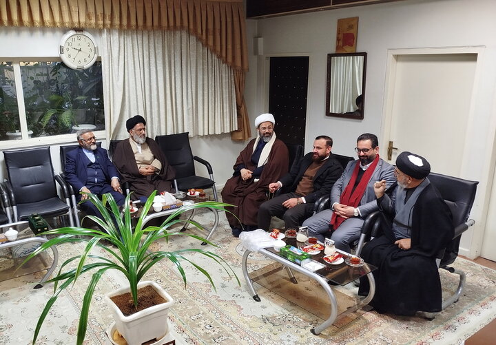 دیدار مشاور تولیت حرم مطهر بانوی کرامت با دست‌اندرکاران همایش سلمان فارسی در عراق + تصاویر