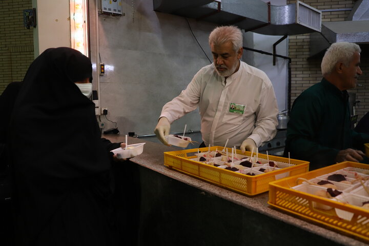 حال و هوای حرم در شب ولادت امام محمد باقر (ع) و شب یلدا