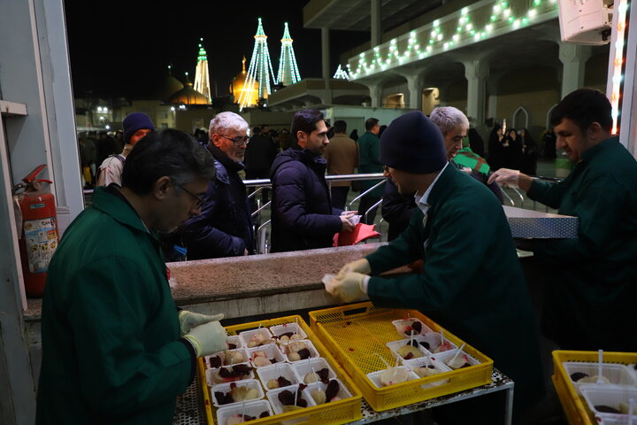 حال و هوای حرم در شب ولادت امام محمد باقر (ع) و شب یلدا