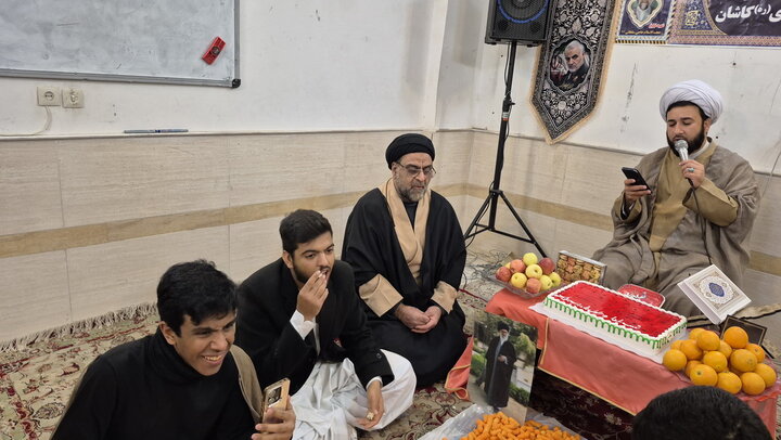 تصاویر/ دورهمی یلدایی طلبگی مدرسه علمیه آیت‌الله مصطفوی(ره) کاشان