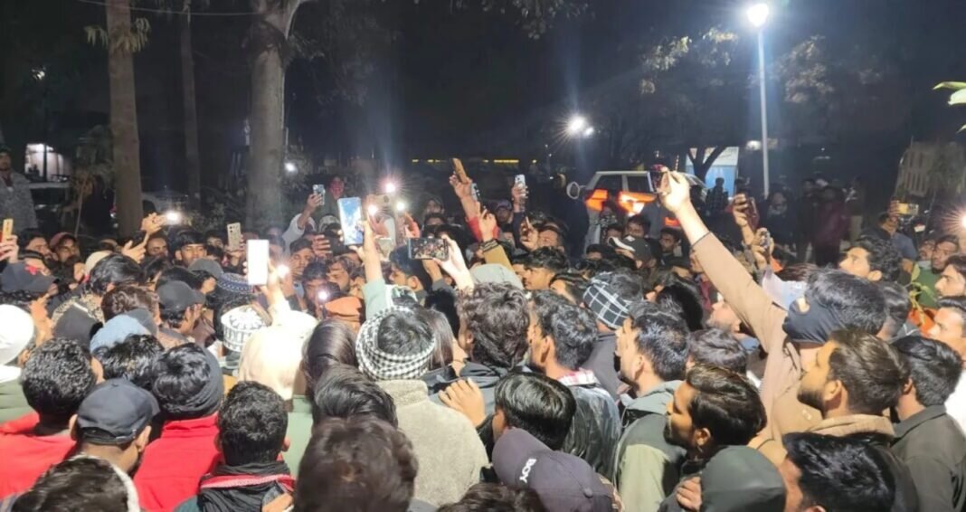 रतलाम में कुरान के अपमान का आरोप, विरोध के बाद रिटायर्ड टीचर के खिलाफ केस दर्ज