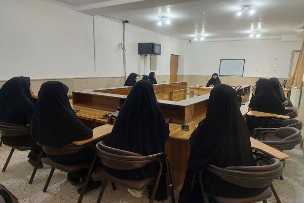 کارگاه "مهارت‌افزایی پژوهشی" در مدرسه علمیه ثامن‌الحجج(ع) پارس‌آباد برگزار شد 