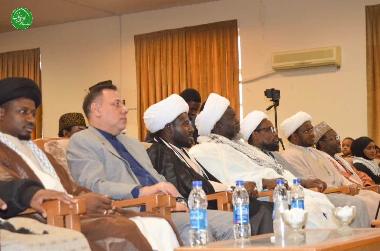 Jagora Imam Zakzaky (H) Ya Gana da Dalibai a Qum