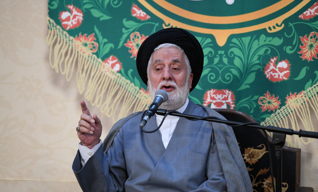 مخالفت با پیامبر(ص) و قرآن ریشه در انکار آخرت دارد