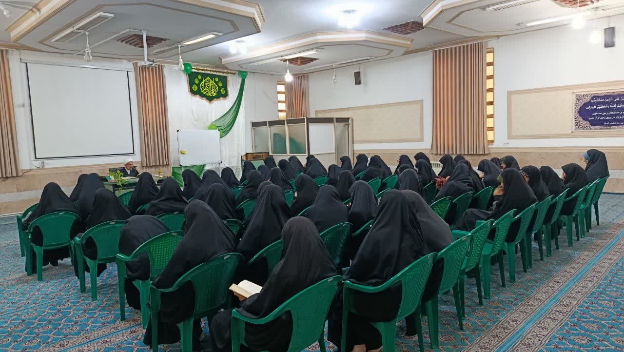 تصاویر/ درس اخلاق مدرسه علمیه حضرت زینب(س) کرمان