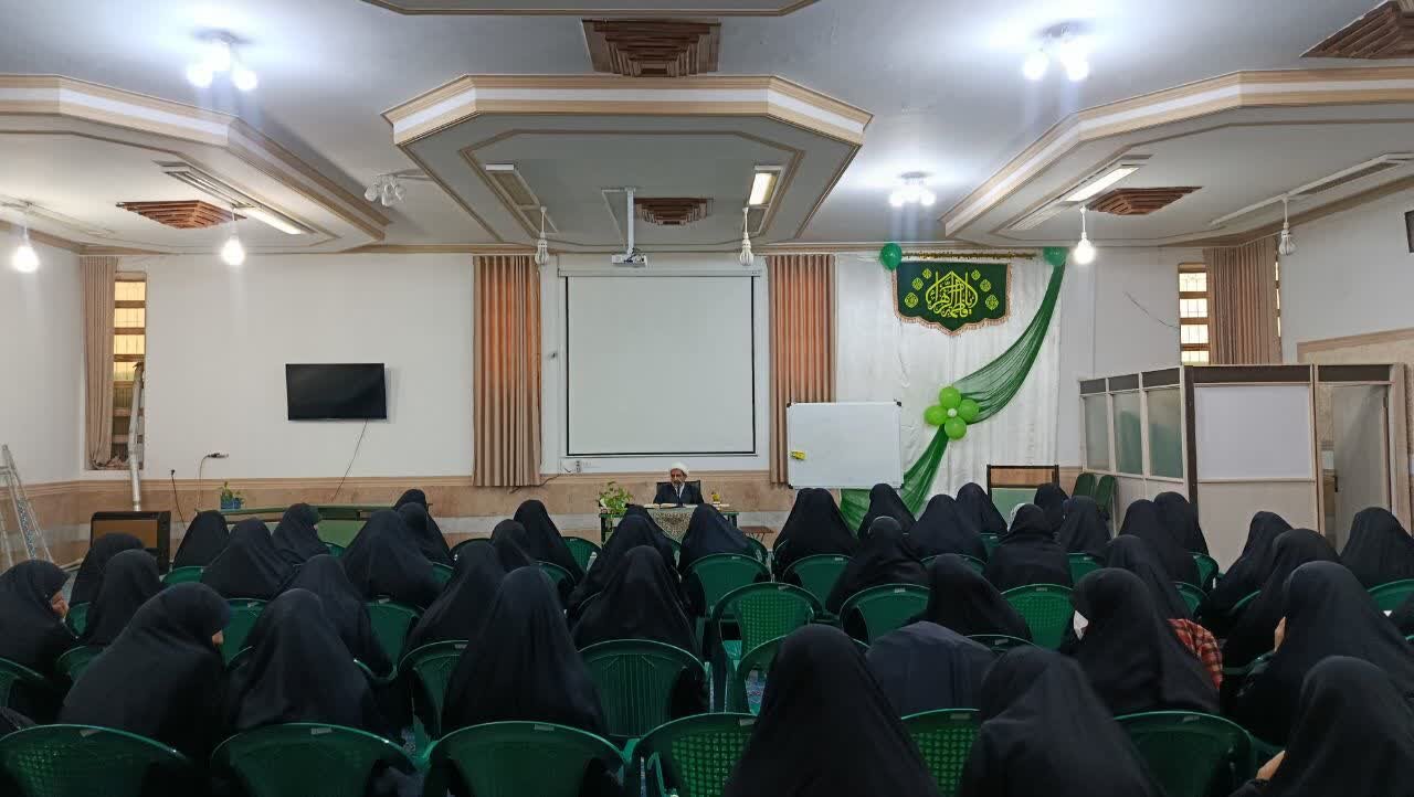 تصاویر/ درس اخلاق مدرسه علمیه حضرت زینب(س) کرمان