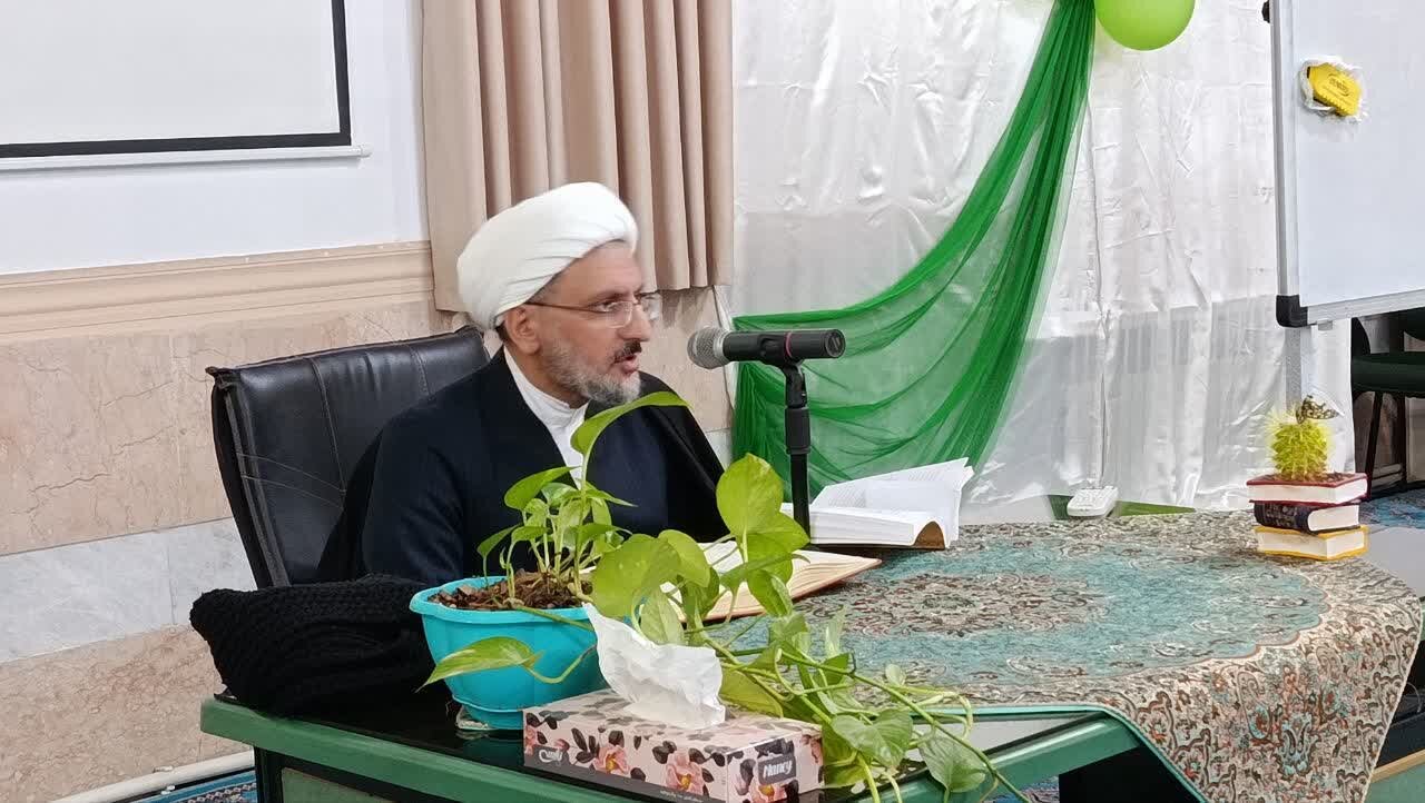 طلاب مراقب سرگرمی‌های «مباح» باشند