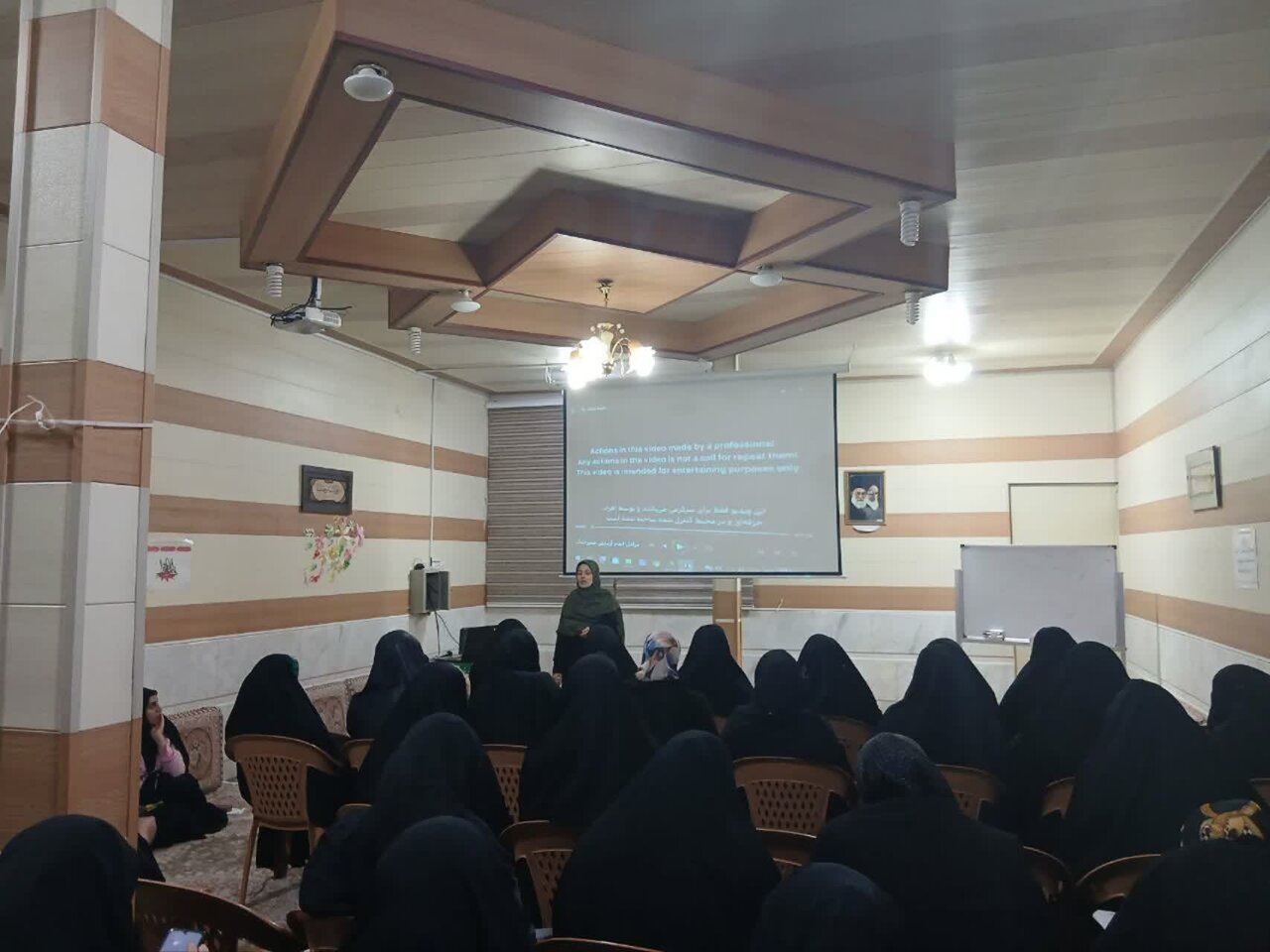 نشست علمی پژوهشی با حضور طلاب در مدرسه علمیه فاطمیه نجف آباد برگزار شد