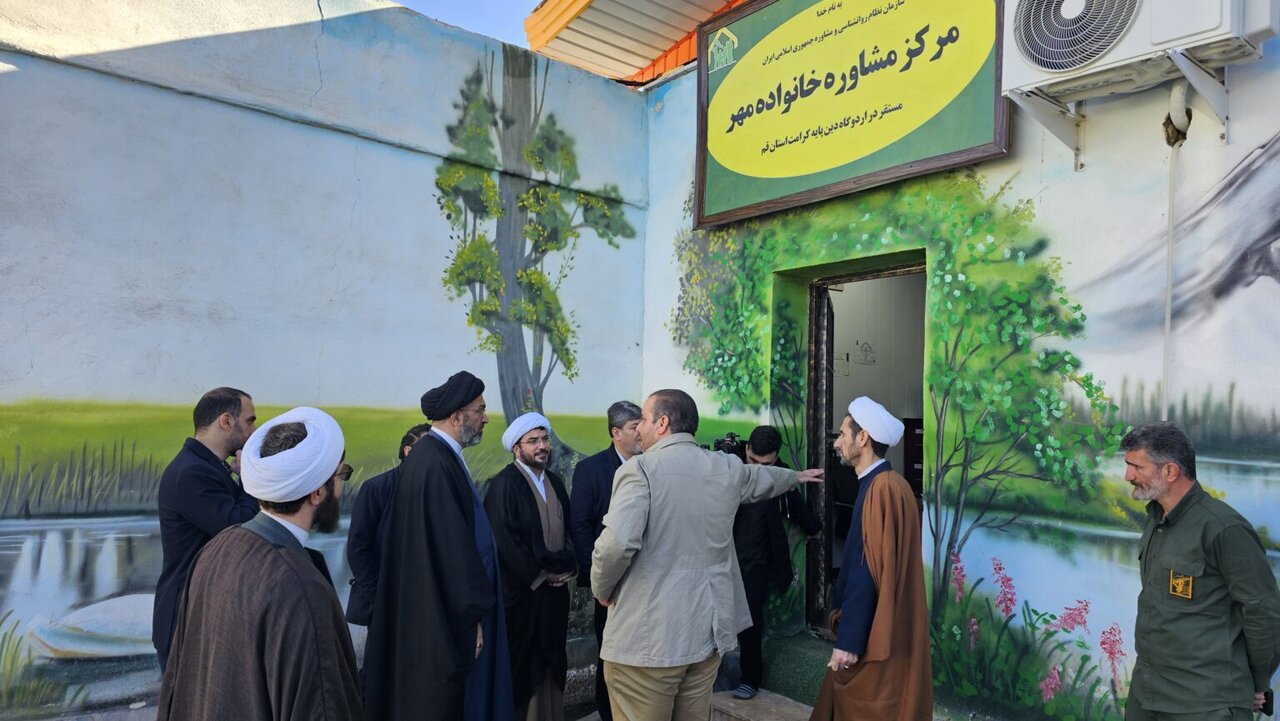بازدید جمعی از مسئولان حرم مطهر بانوی کرامت از کمپ ترک اعتیاد کرامت قم + تصاویر