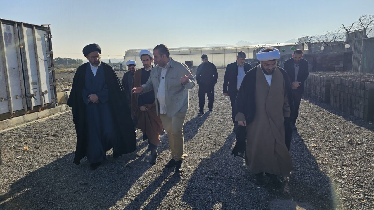 بازدید جمعی از مسئولان حرم مطهر بانوی کرامت از کمپ ترک اعتیاد کرامت قم + تصاویر