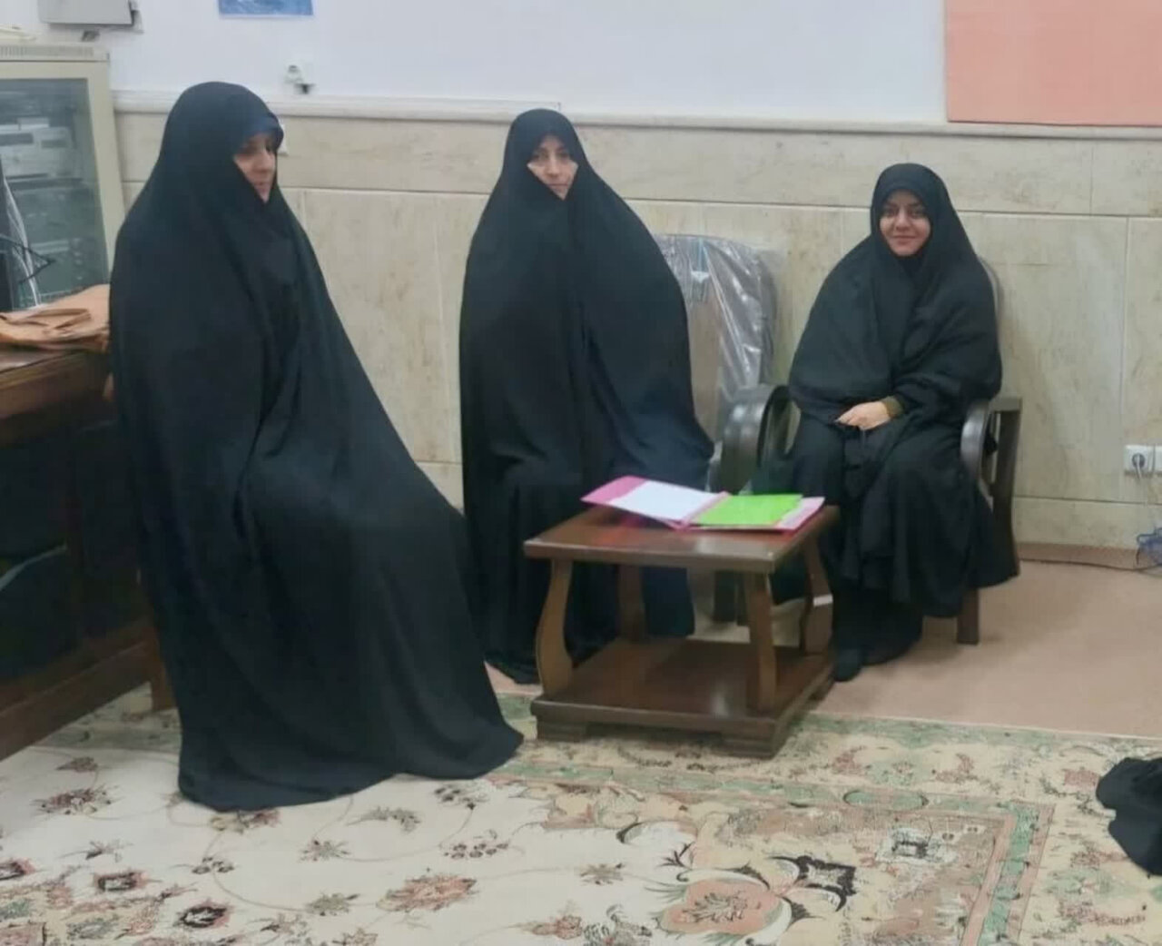 نشست فرهنگی در مدرسه علمیه فاطمه‌الزهرا(س) اردکان با محوریت ارتقای برنامه‌های مذهبی