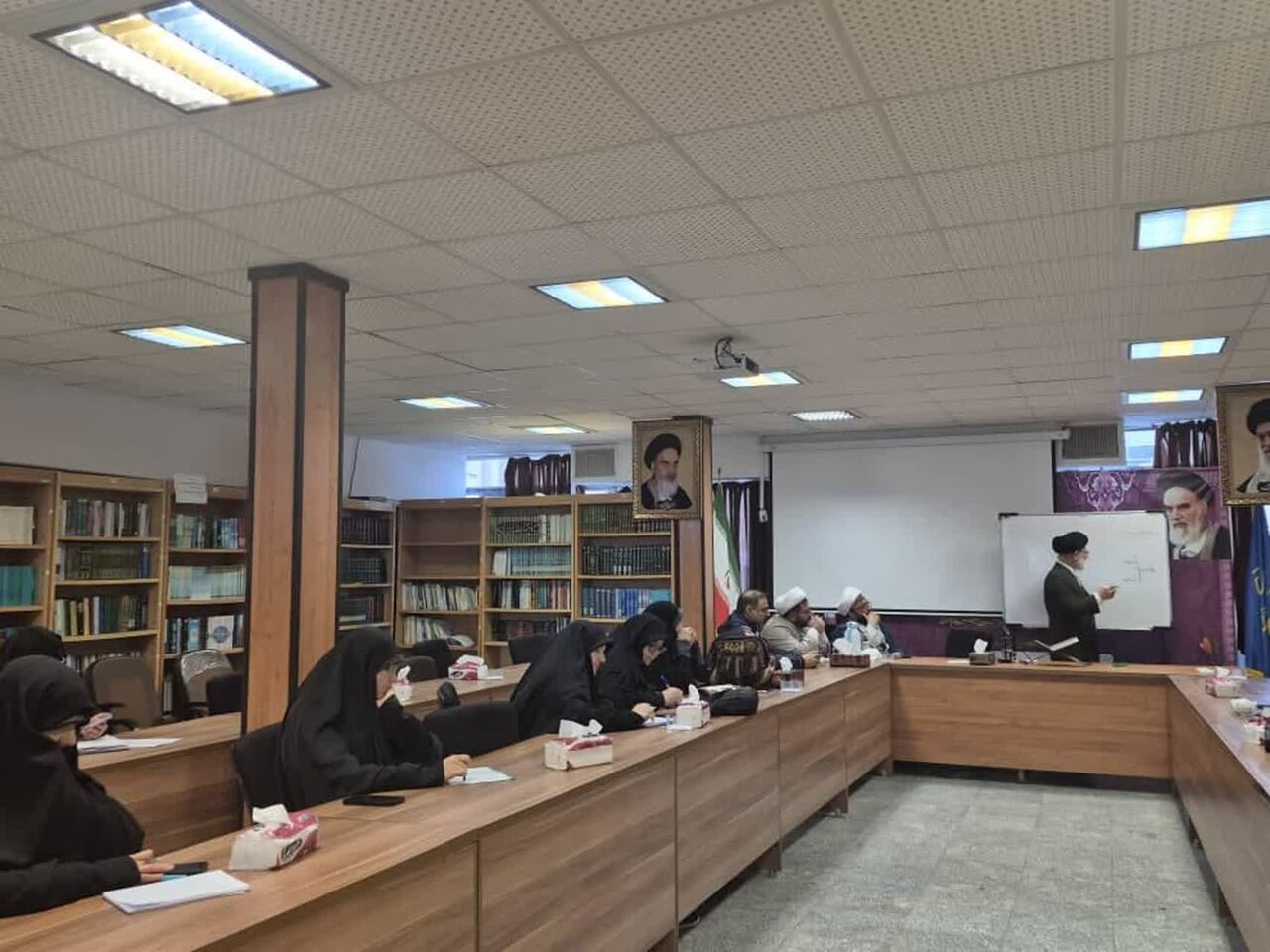 برگزاری دومین نشست آموزشی هادیان سیاسی مدارس علمیه خواهران استان مرکزی