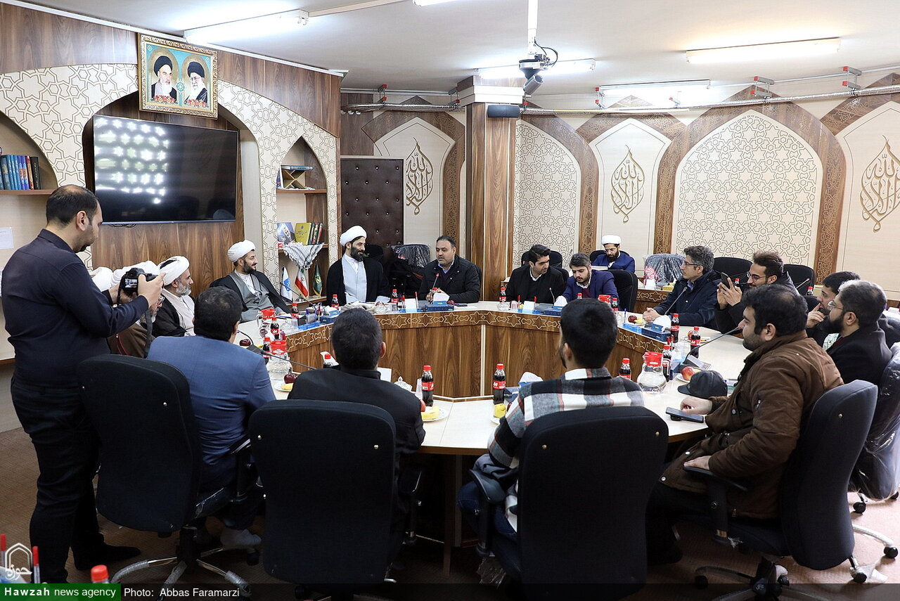 وحدت حوزه و دانشگاه نیازمند ورود به عرصههای نوین علمی است/ حب وطن؛ پیوند ایمان و هویت ملی