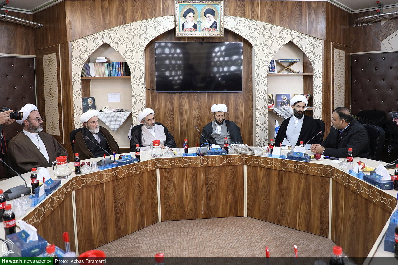 وحدت حوزه و دانشگاه نیازمند ورود به عرصههای نوین علمی است/ حب وطن؛ پیوند ایمان و هویت ملی