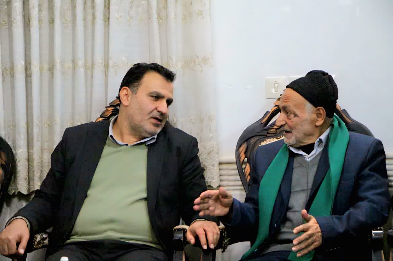 خانواده‌ شهدا، چراغ راه جامعه و الگوی صبر و استقامت هستند