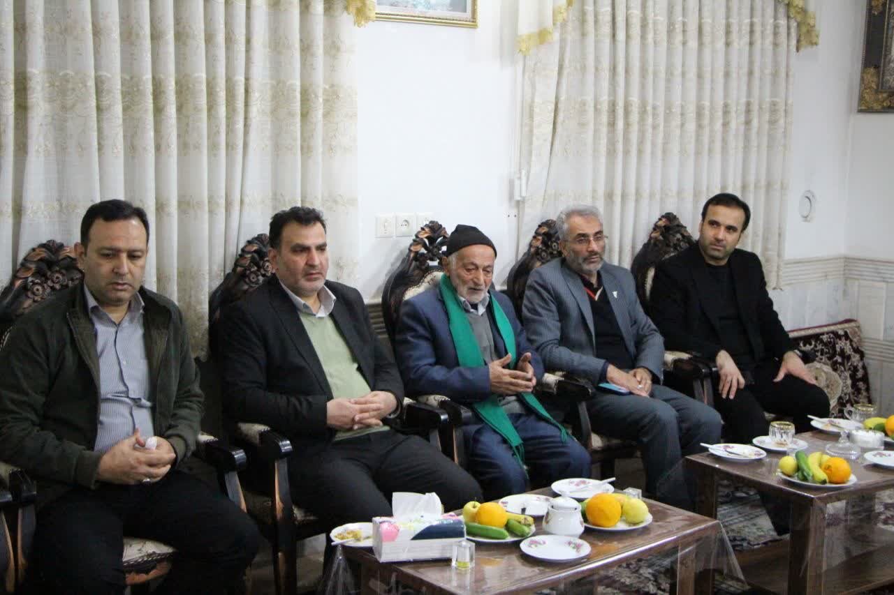 خانواده‌ شهدا، چراغ راه جامعه و الگوی صبر و استقامت هستند