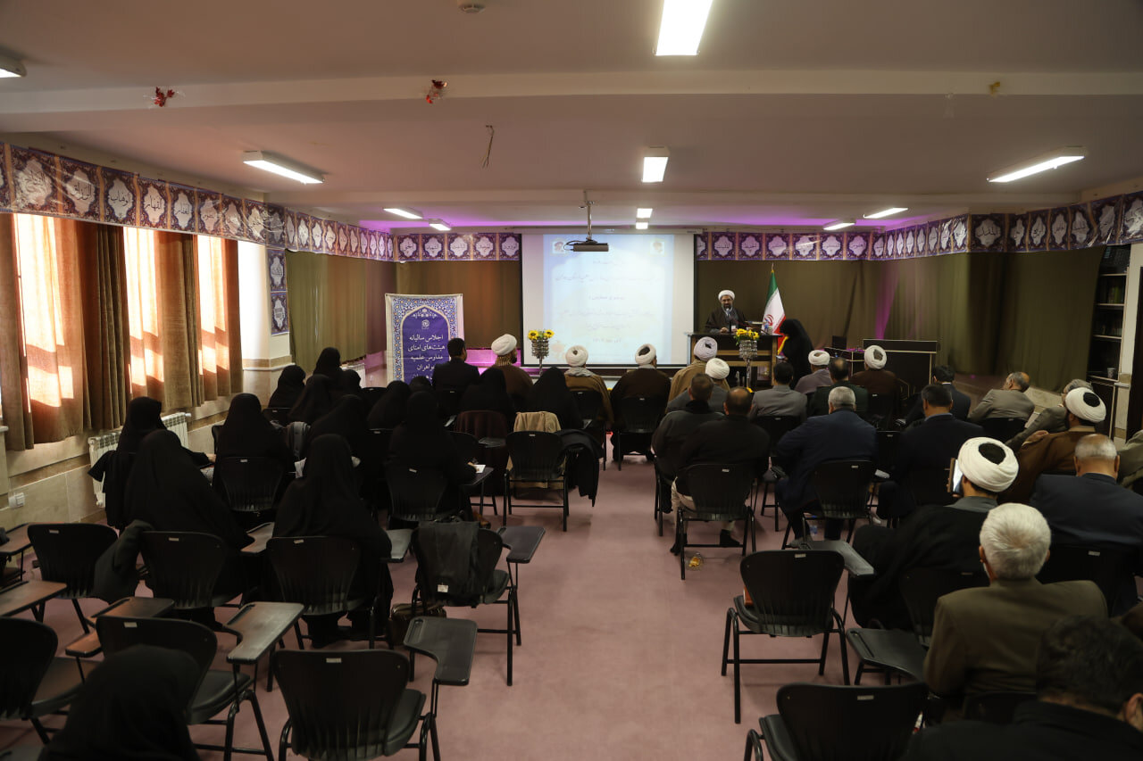 تصاویر / همایش ائمه جمعه و مدیران مدارس علمیه خواهران استان همدان در شهر کبودرآهنگ
