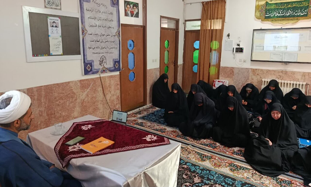 تصاویر/ نشست مدرسه علمیه الزهرا(س) ماهان