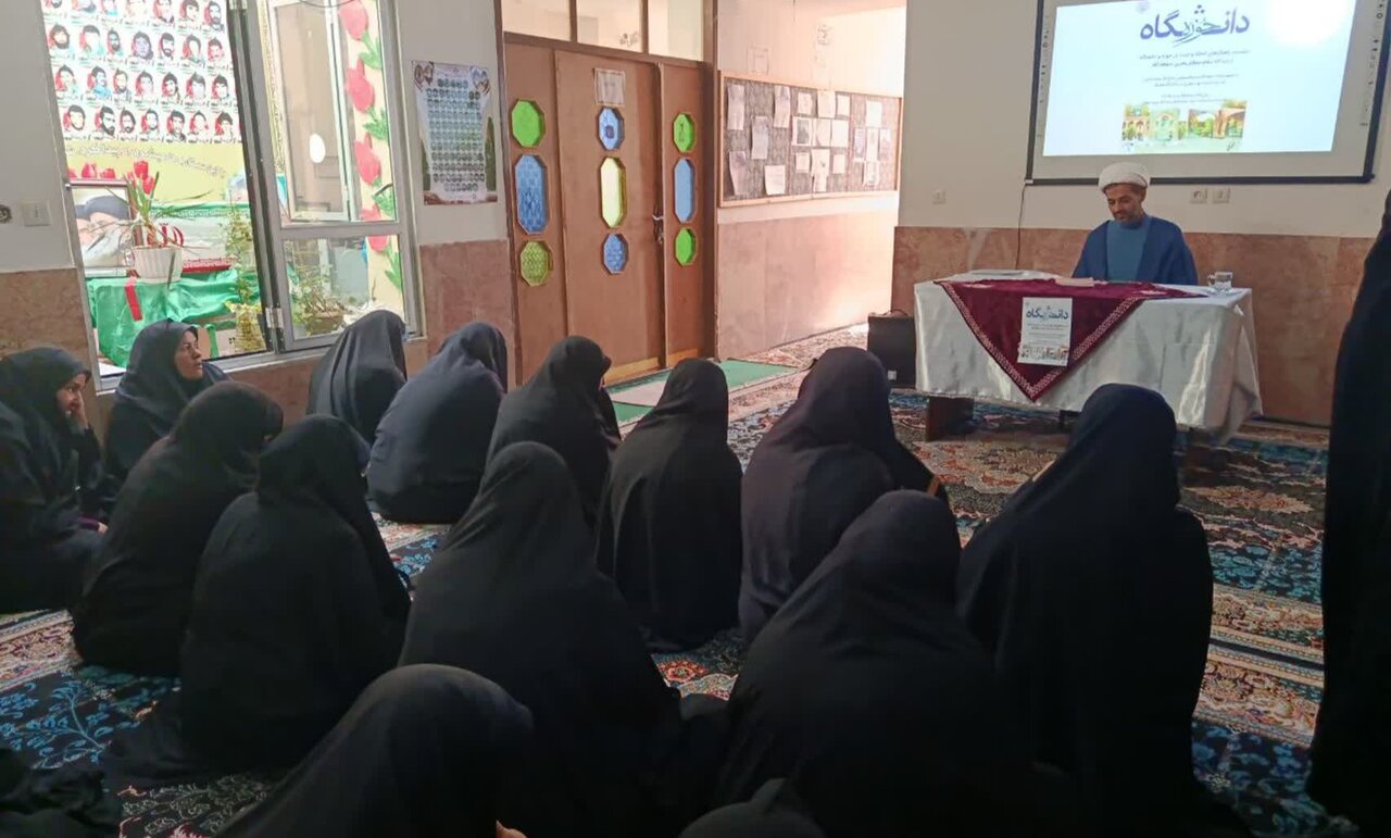 تصاویر/ نشست مدرسه علمیه الزهرا(س) ماهان