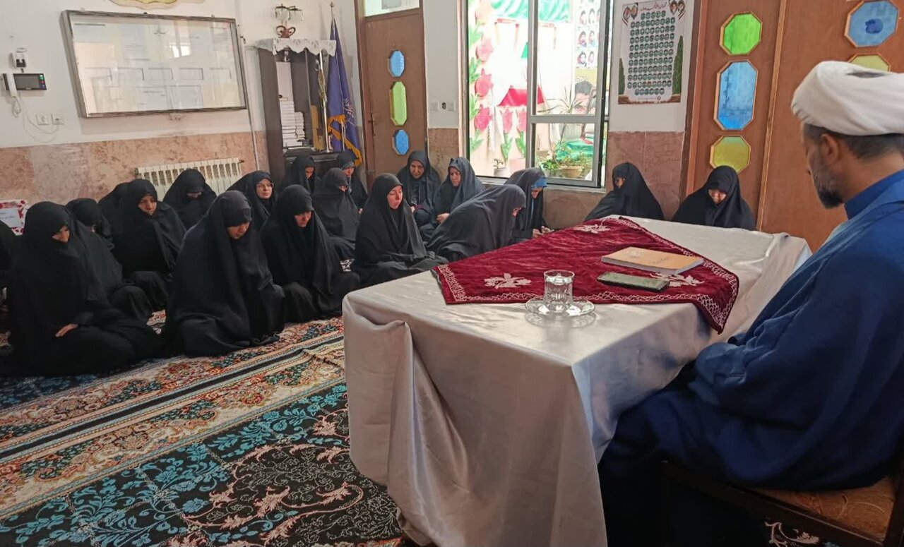 تصاویر/ نشست مدرسه علمیه الزهرا(س) ماهان