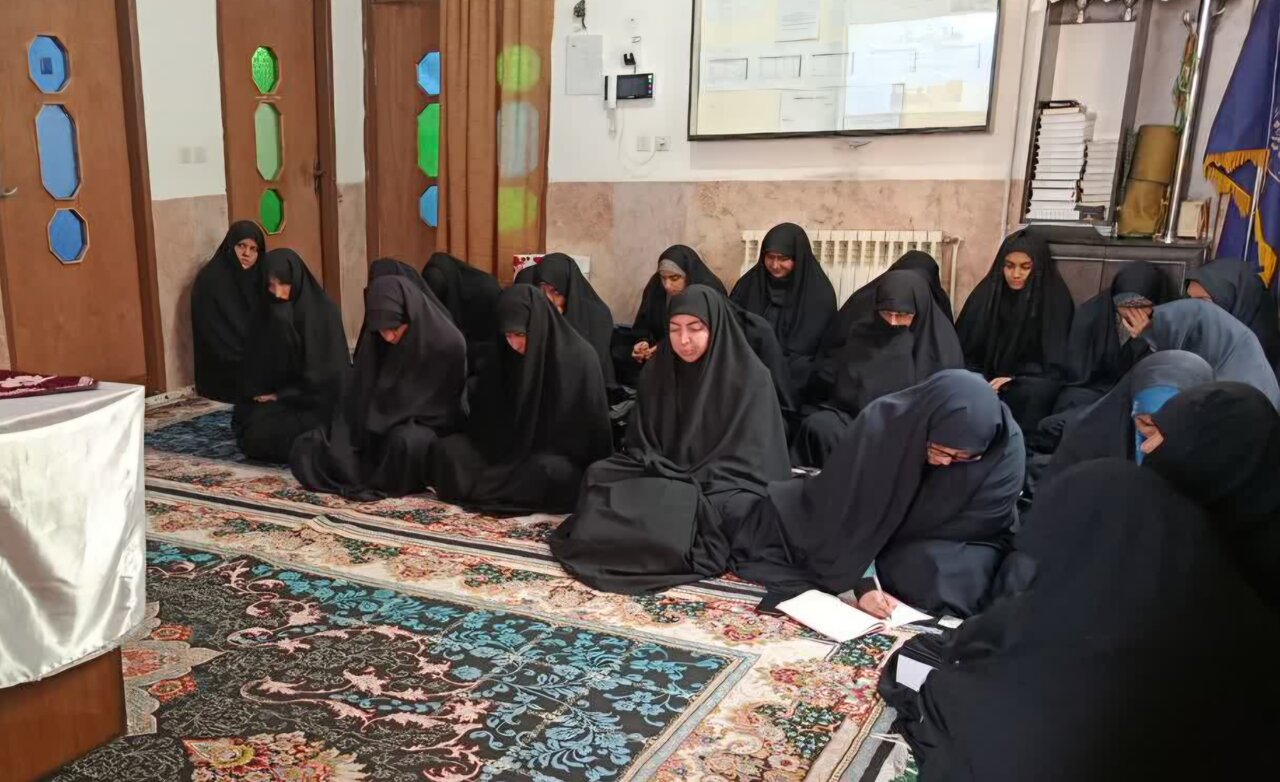 تصاویر/ نشست مدرسه علمیه الزهرا(س) ماهان