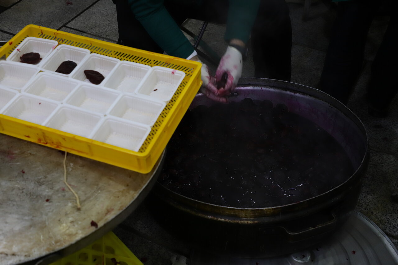 تصاویر/ حال و هوای حرم حضرت معصومه(س) در شب ولادت امام محمد باقر (ع) و یلدا